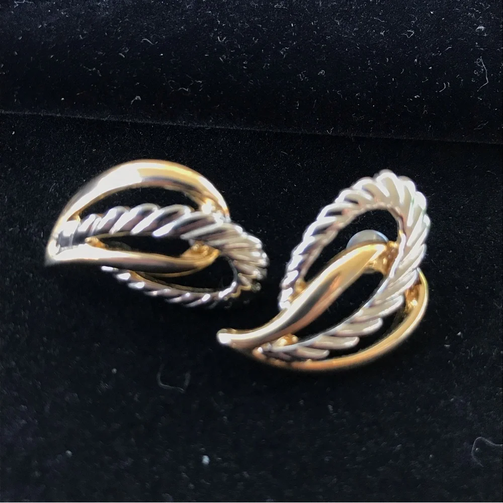Lot of 3 metal vintage earrings-nature inspired designs - Picture 2 of 6